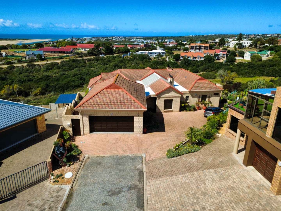4 Bedroom Property for Sale in Stilbaai Wes Western Cape